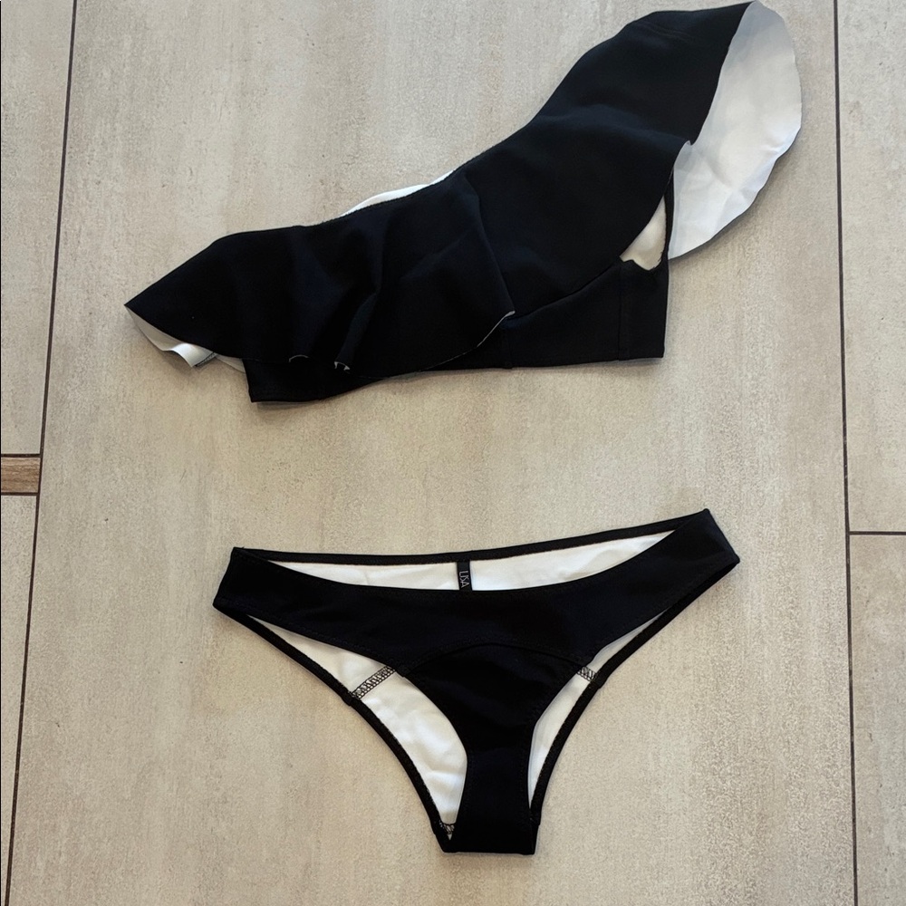 Black and White One-Shoulder Bikini Set